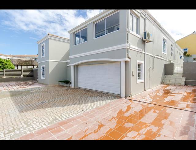 5 BEDROOM HOUSE FOR SALE IN WEST BEACH